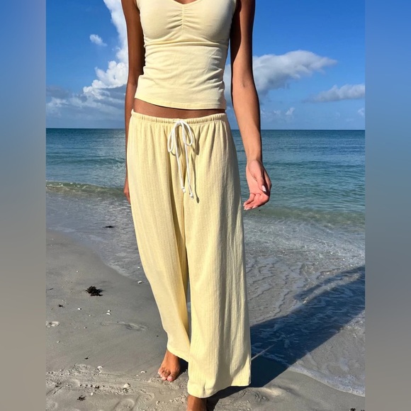 Brandy melville yellow Anastasia eyelet sweatpants - Picture 1 of 4
